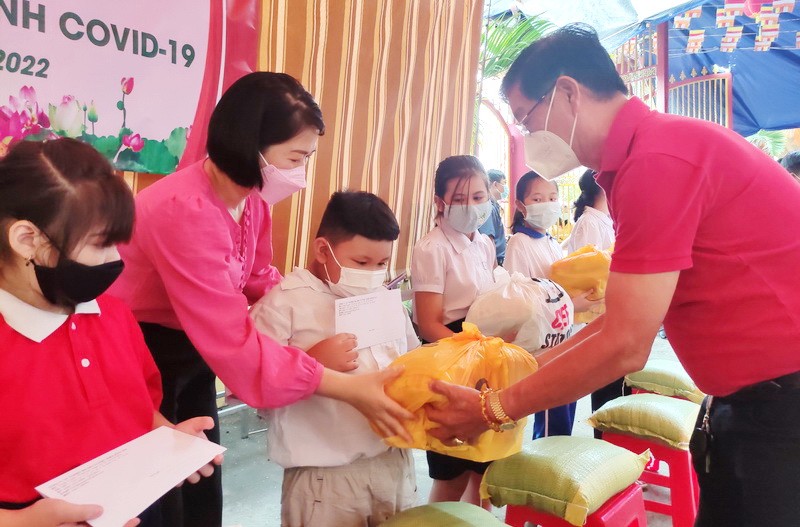 第八郡關愛不幸孤兒 ảnh 1