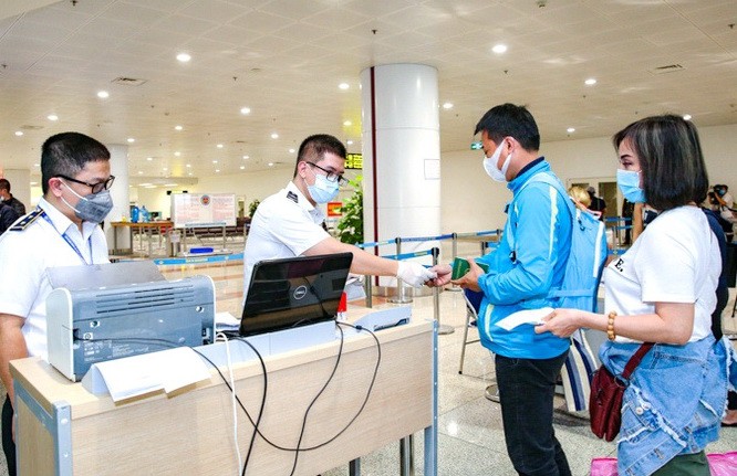 約五成國家與地區已暫停或停止要求入境前做新冠病毒檢測事宜。