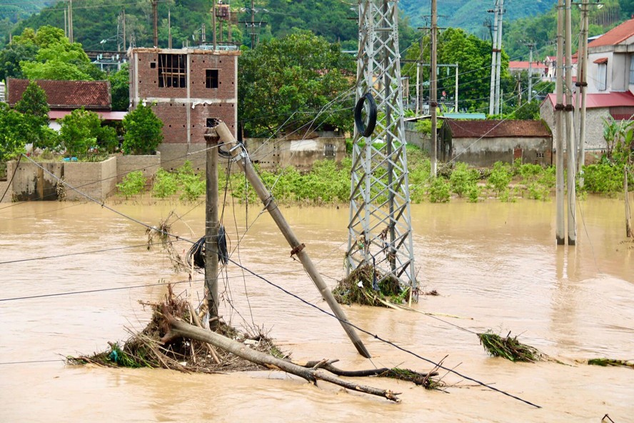 政府總理指導北部各省應對洪澇