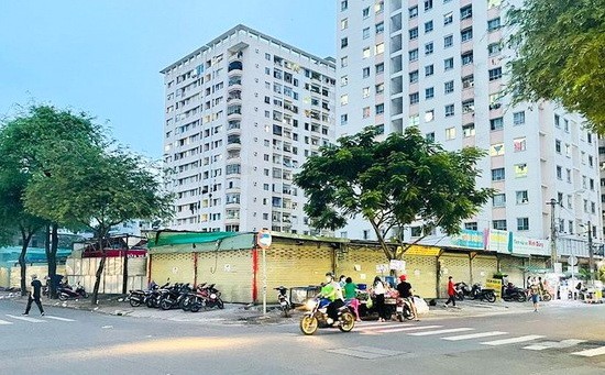 吳家嗣公寓G座已拆卸多年仍未建新。