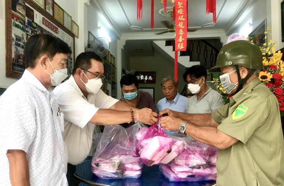 雙龍慈善組發慈善飯盒