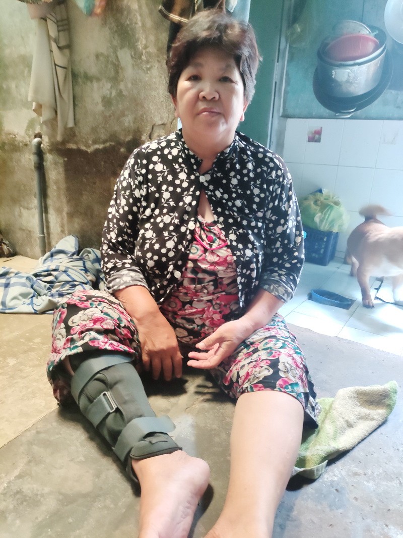 吳金環的腳部、腰部還很酸痛。