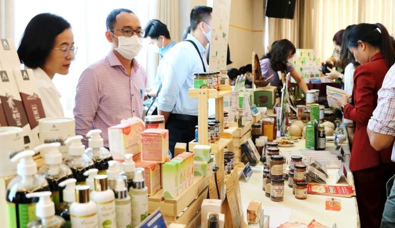 年輕人推介由市企業經營研究與輔助中心（BSA） 組織的成功創業模式。