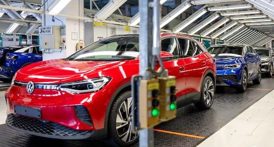 德國去年生產了約32.8萬輛電動汽車。圖源：互聯網