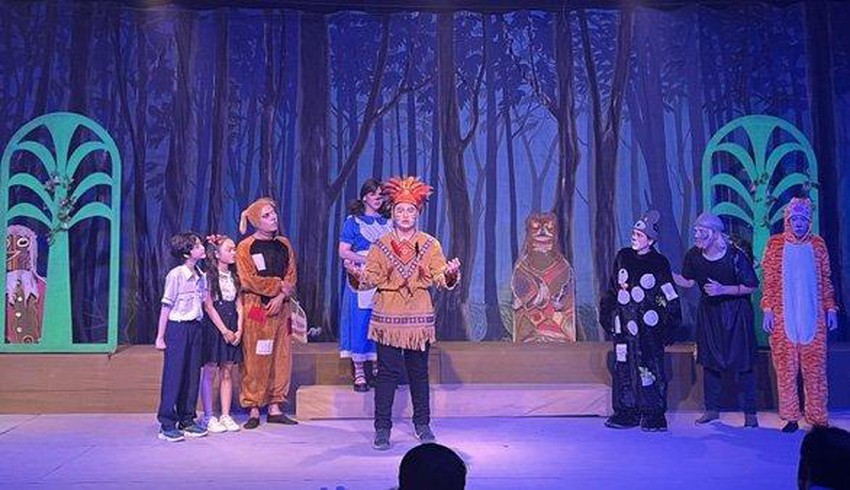 《白牙部落》兒童劇一隅。