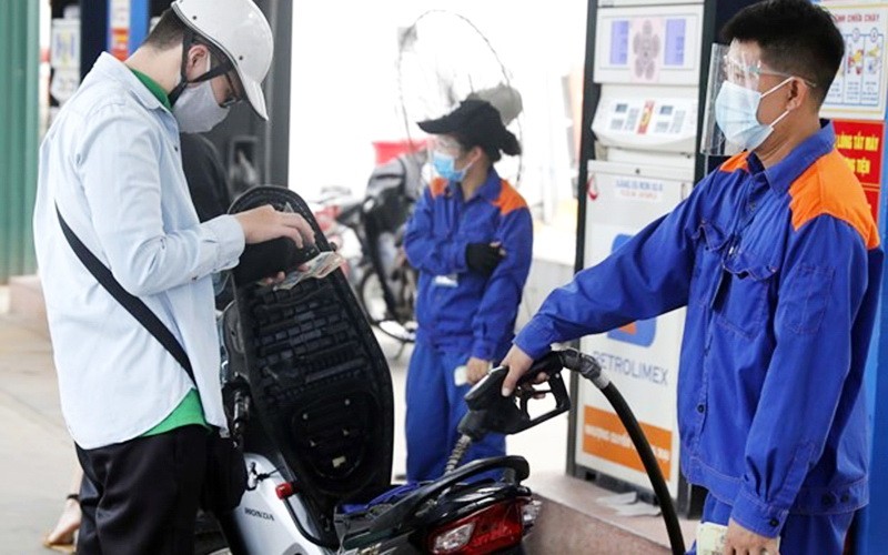 國內燃油價格隨世界價格上調。