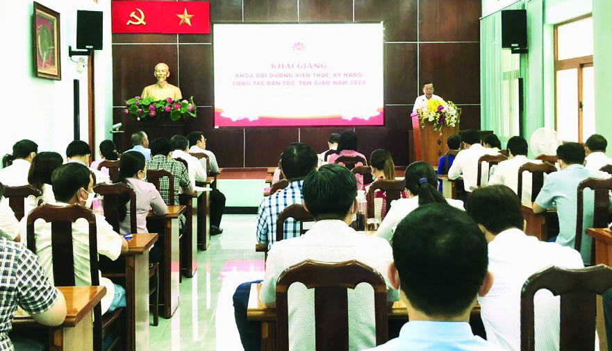 市委民運處開辦民族、宗教工作知識 技能培訓班。