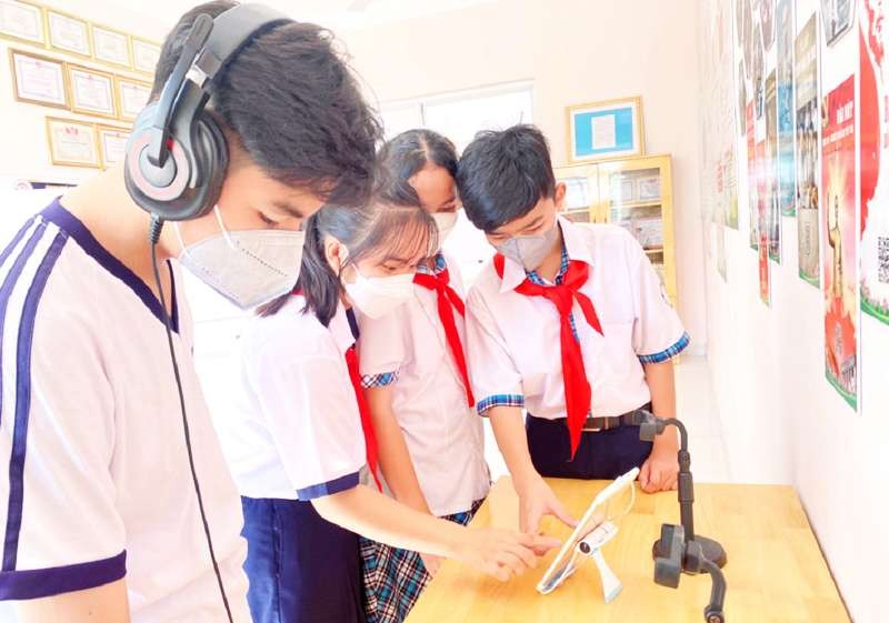 在平政縣興隆初中學校的胡志明文化空間。