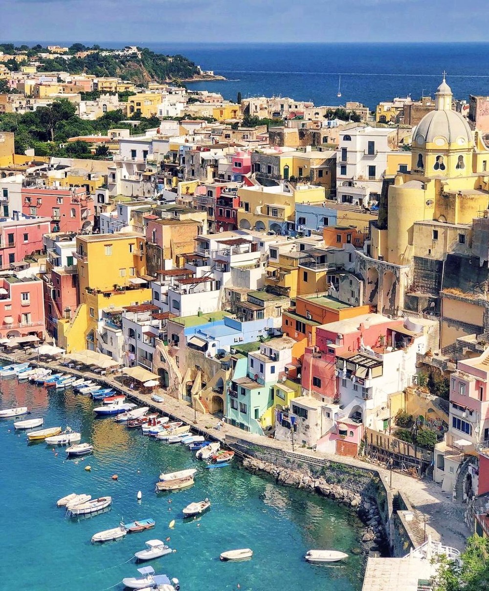 意大利南部的色彩小鎮普羅奇達。