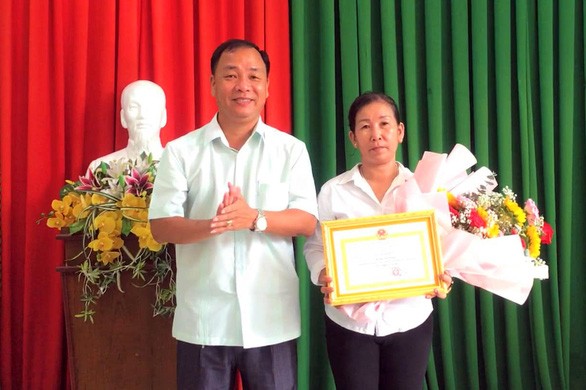 拾金不昧女商販獲表彰