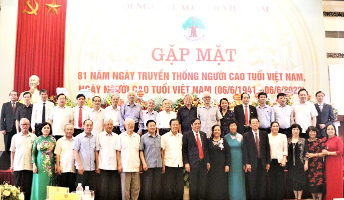 發揮高齡人經驗智慧和權威