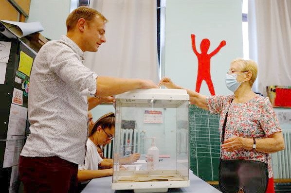 法國民議會選舉開始第一輪投票