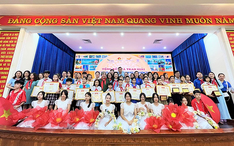 逾百萬少兒搜集越南海洋與海島郵票