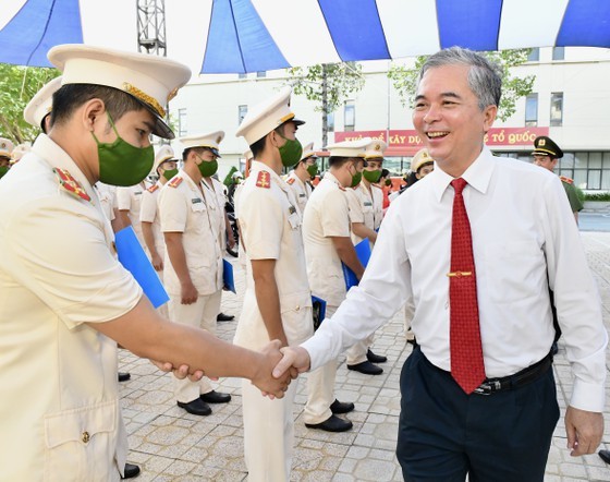 市人委會副主席吳明珠勉勵公安幹部。