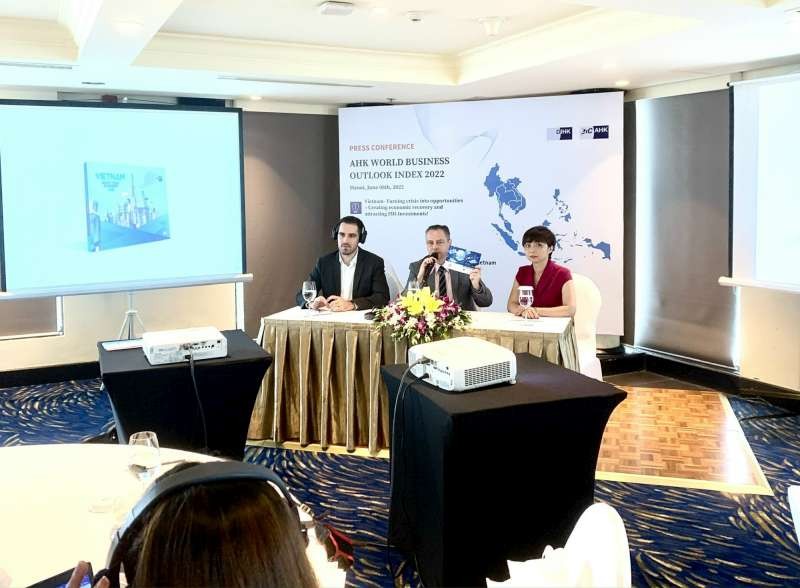 各家德國企業不想建立投資﹁綠 洲﹂，不輸入幾乎封閉的供應鏈，而 鼓勵就地企業加入。