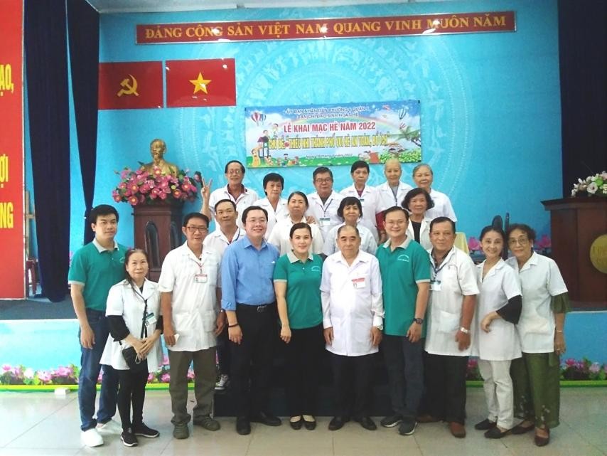 第五郡東醫會為貧困病人贈醫施藥