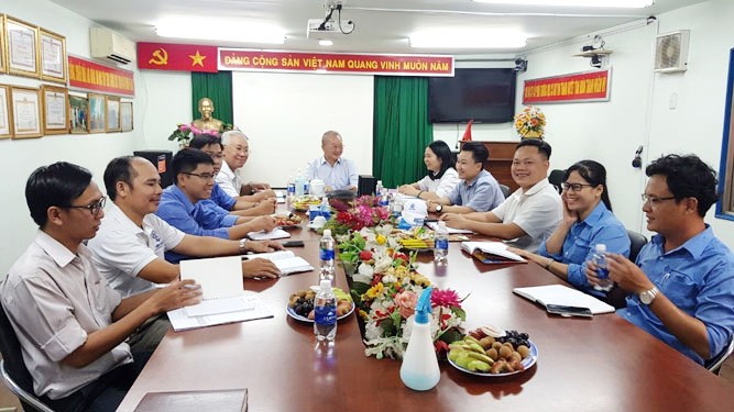 新清機械貿易股份公司黨支部會議。