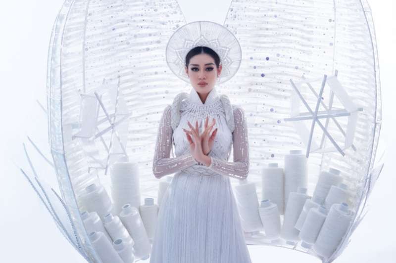 越南選美佳麗獨一無二“民族服飾秀” ảnh 2