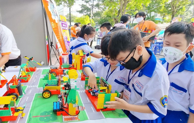 第五郡科技盛會吸引許多學生參加