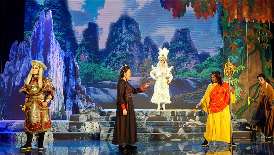 薄寮省加大在幹部和各階層人民中對有關改良劇藝術價值的宣傳與推廣力度，