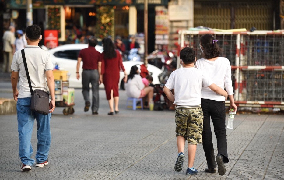 父母應該經常與孩子為伴，而當孩子與同學發生糾紛時要保持冷靜。