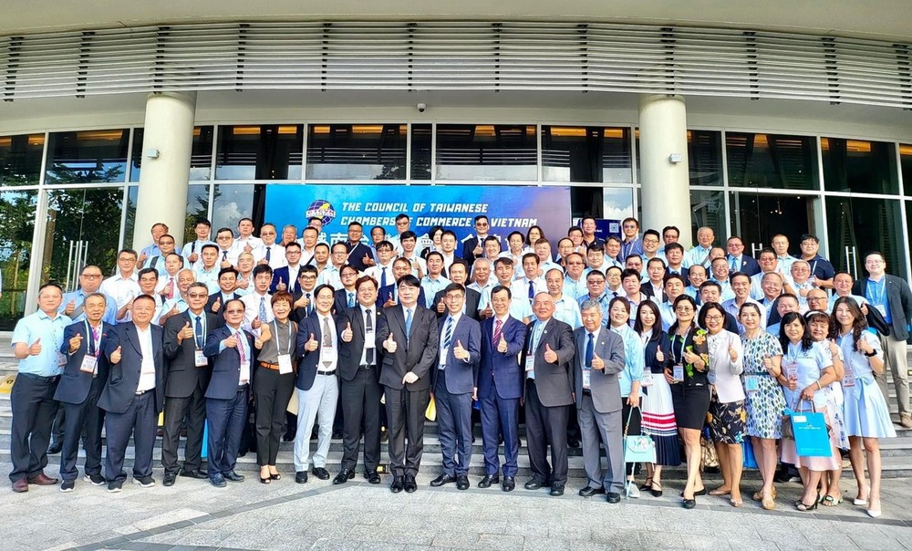 參與台商總會理監事聯席會議者留影。