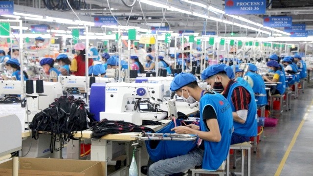 工商部指導各商務辦事處積極搜索、供應並定期更新紡織品成衣、皮鞋等領域的原材料 經銷商、製造商和出口商名單。