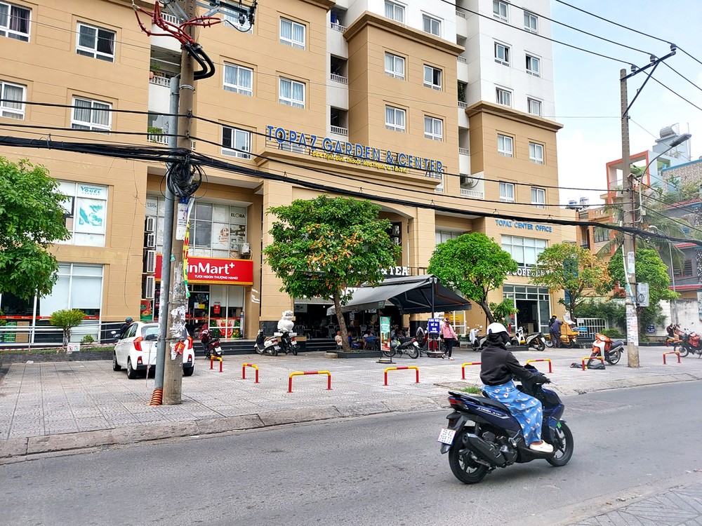 約10年前，因投建Topaz公寓，第四街區辦事處 被拆除，至今仍未興建新的。