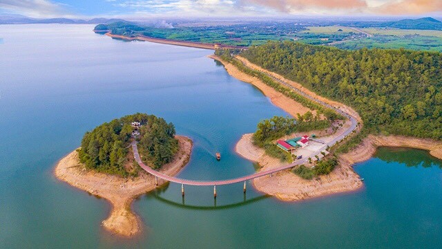 畫木湖的美景。