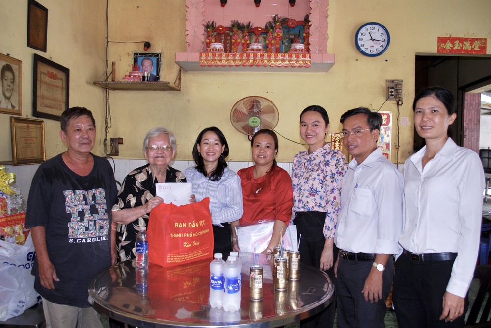 黨、國家領導緬懷英雄烈士 ảnh 3