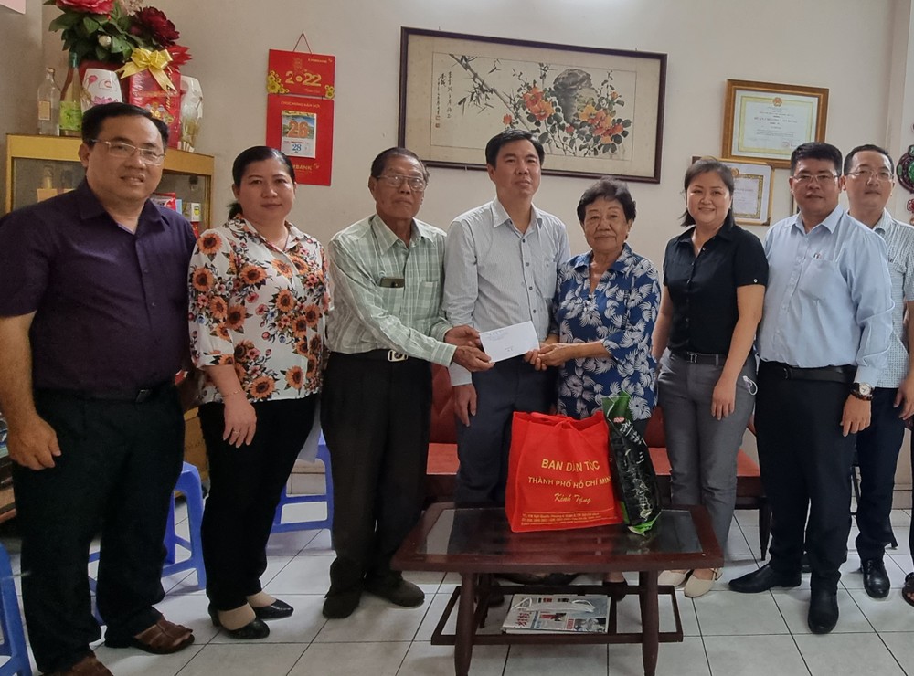 黨、國家領導緬懷英雄烈士 ảnh 4