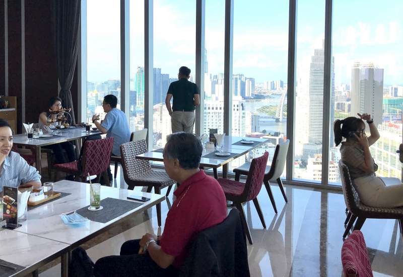 消費者在優美的環境消遣。