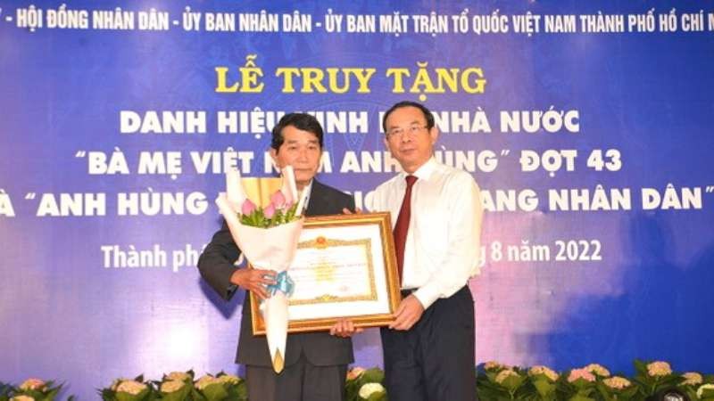 本市追授５名越南英雄母親稱號