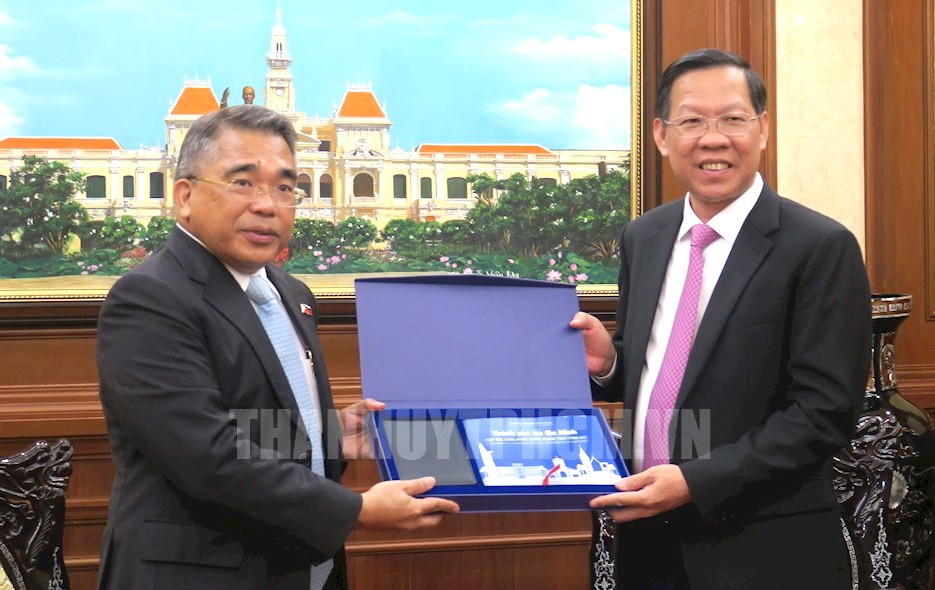 本市與菲律賓加強合作關係