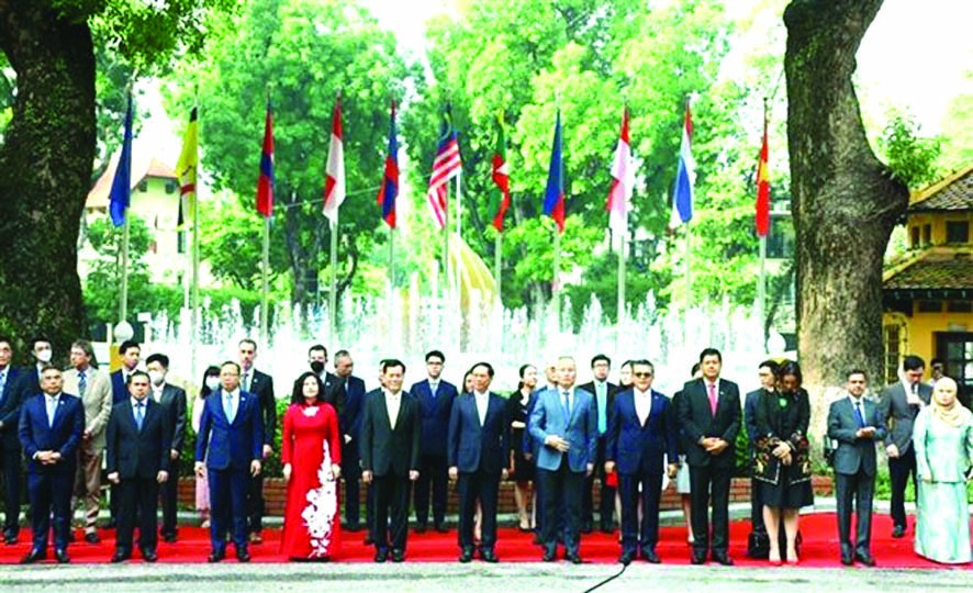 東盟各成員國代表出席升旗儀式。