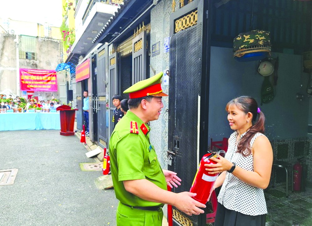 本市成立居民區消防模式