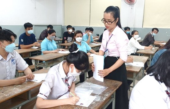 輔助自由考生登記審核錄取志願 