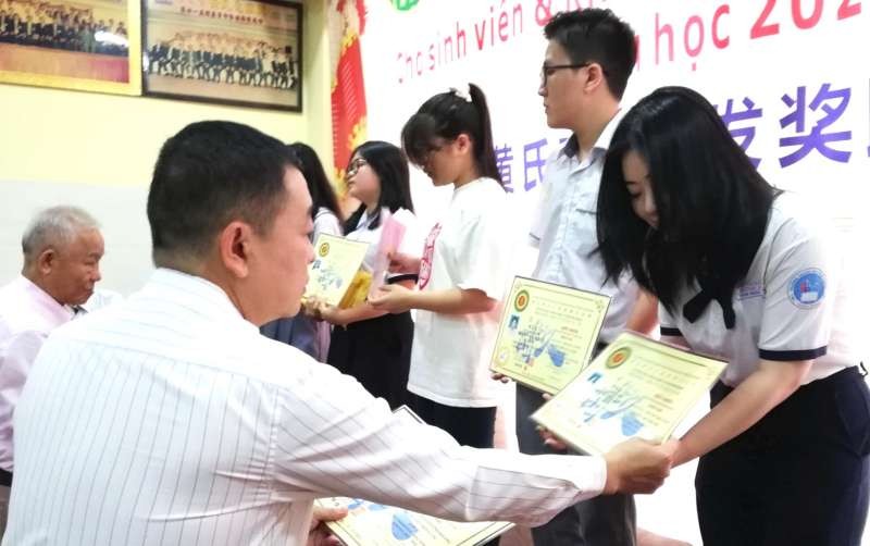 徐氏、黃氏宗祠頒發獎學金 ảnh 1