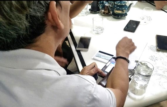 梅春丁陳述自己被騙的事情。