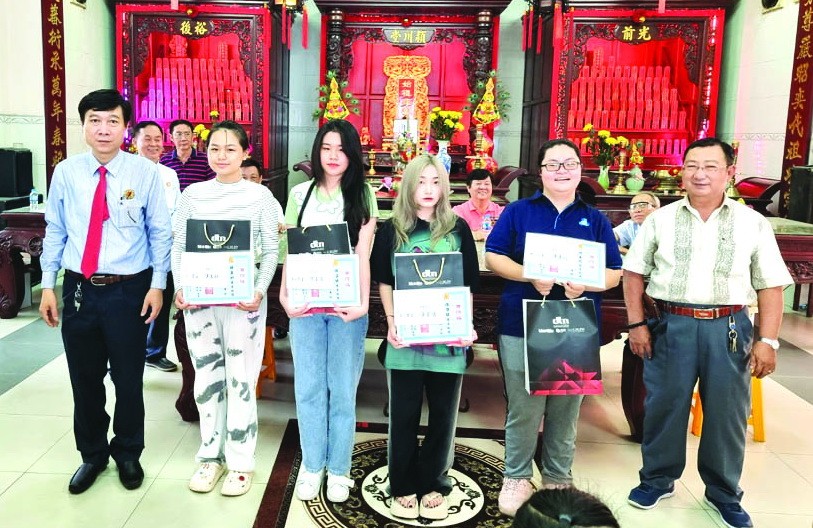 華人社團關照品學兼優子弟 ảnh 2