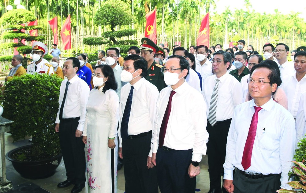 市領導出席各位原黨領導 81 週年忌辰