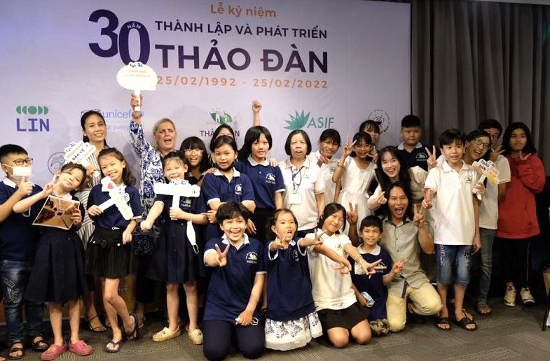 近30年來，草壇社會輔助單位已成為本市處境特別、流浪街頭少兒 的堅固靠山。