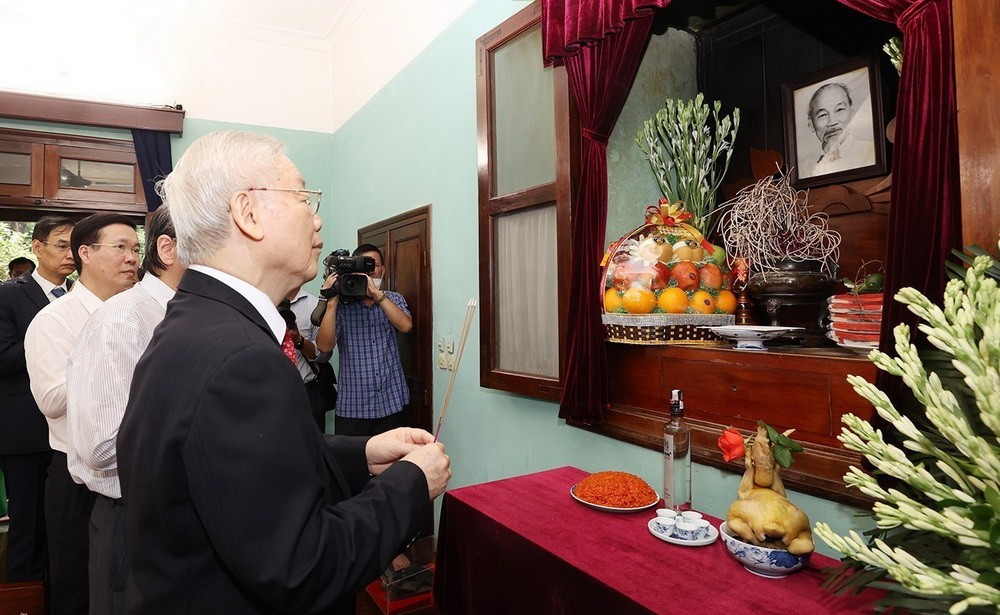 黨政領導晉謁胡志明主席陵 ảnh 1