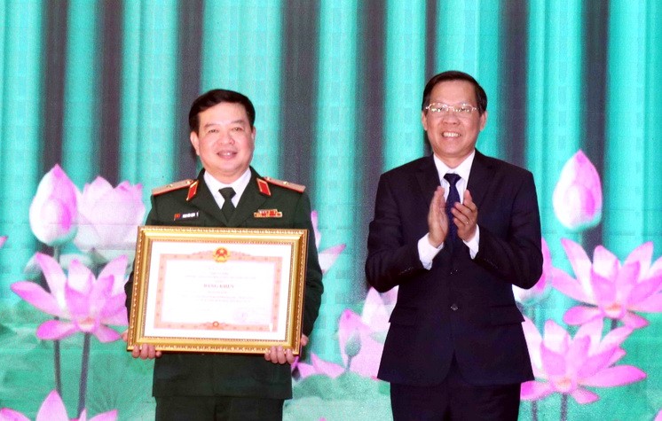 武裝力量傳統日 77 週年紀念聚會 