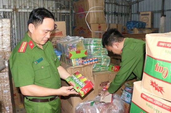 發現來歷不明食品與糖果餅乾