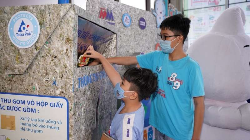 購買及回收經使用的飲料紙盒再利用計劃期望可以盡 量減少廢棄包裝紙盒排放出環境、面向建設循環經濟作出 積極貢獻。