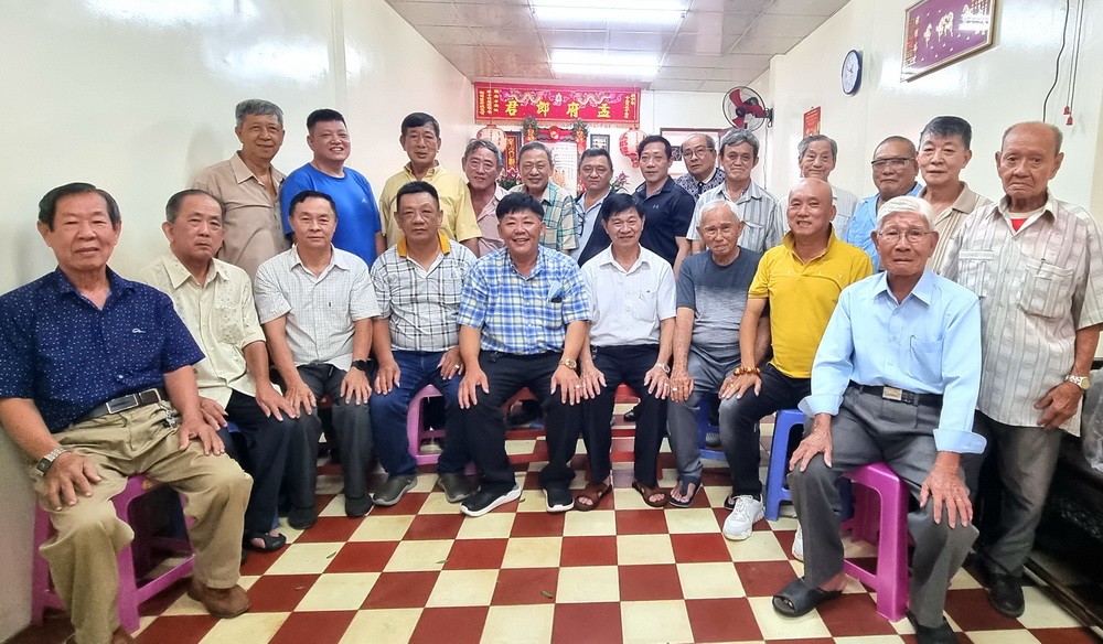 閩南古樂社理事會祭祖合照。