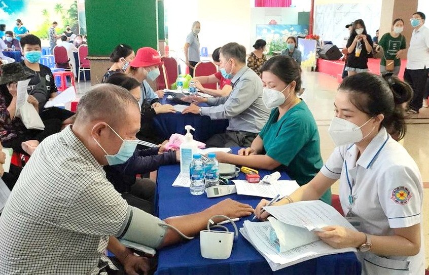 第十一郡醫療力量將與各個職能部門、團體配合前往各生產單位和企業為勞動者接種新冠疫苗。