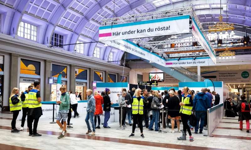 位於瑞典斯德哥爾摩中心火車站內的投票站。