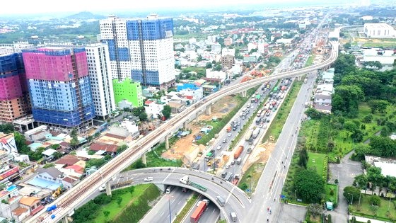 守德市需要強有力的權力下放機制以發展。